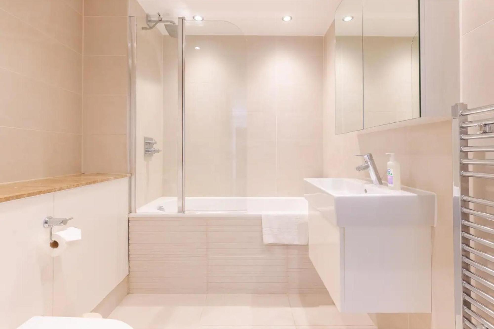 Stylish 2bd Near Notting Hill Appartamento